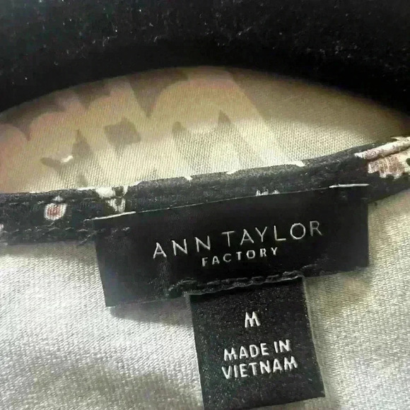 Ann Taylor women’s pull over blouse NWOT size M - Picture 6 of 10